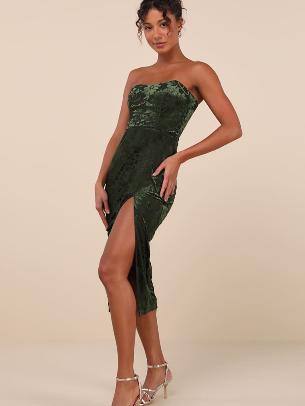 New lulus Green floral velvet midi dress with a slit #floraldress #velvet